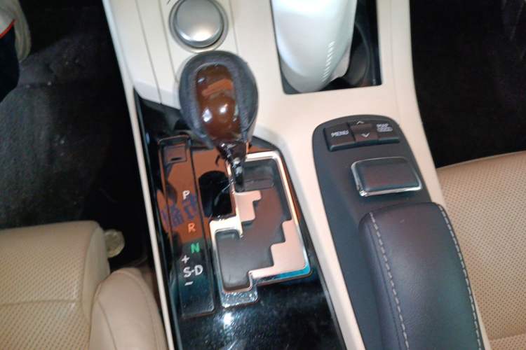Used Lexus ES 2013 250 Elegant Edition Gear Lever