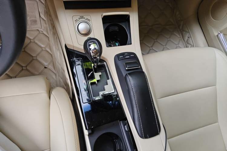 Used Lexus ES 2013 250 Elite Edition Gear Lever