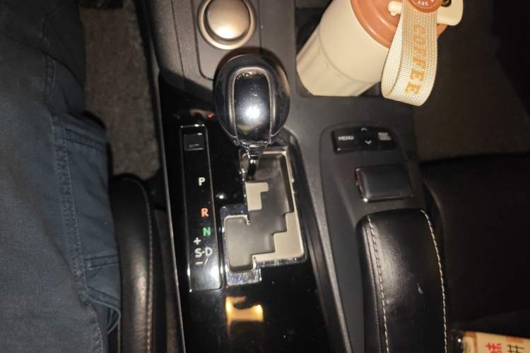 Used Lexus ES 2013 250 Elegant Edition Gear Lever
