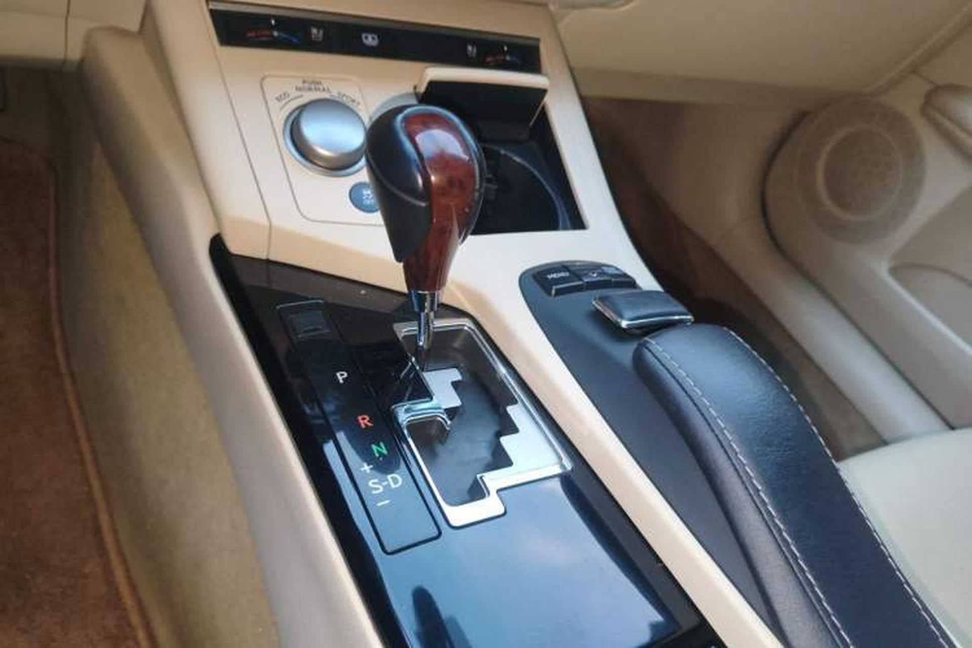 Used Lexus ES 2013 350 Elegant Edition Gear Lever