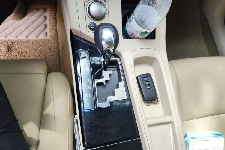 Used Lexus ES 2013 300h Elite Edition Gear Lever