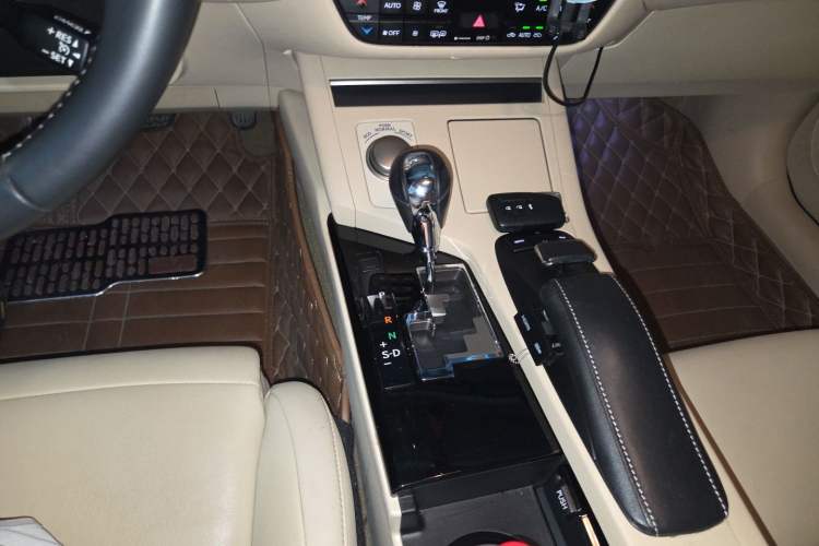 Used Lexus ES 2013 250 Elite Edition Gear Lever