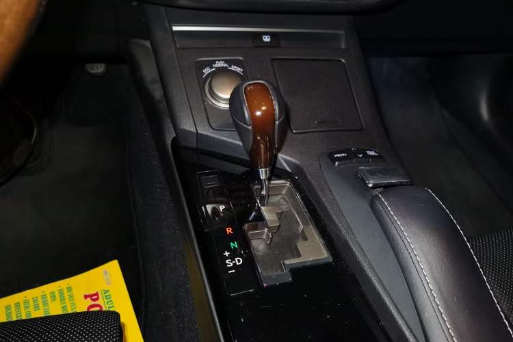 Used Lexus ES 2013 250 Elegant Edition Gear Lever