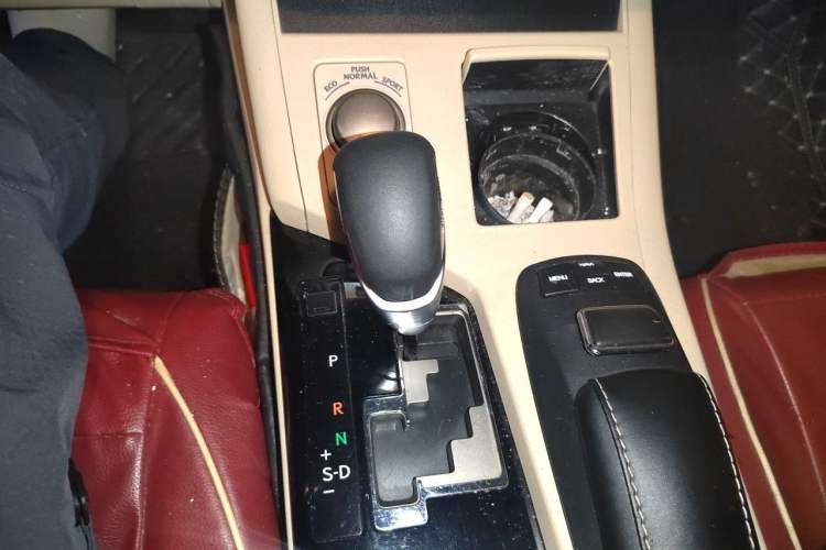 Used Lexus ES 2013 300h Elite Edition Gear Lever