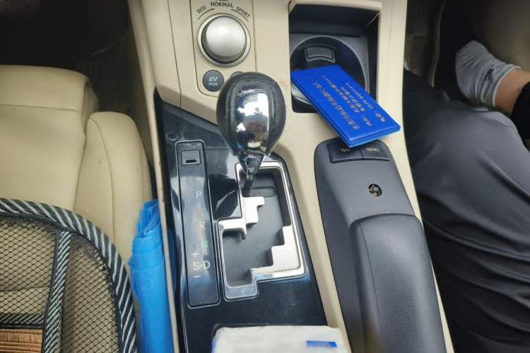 Used Lexus ES 2013 300h Elite Edition Gear Lever
