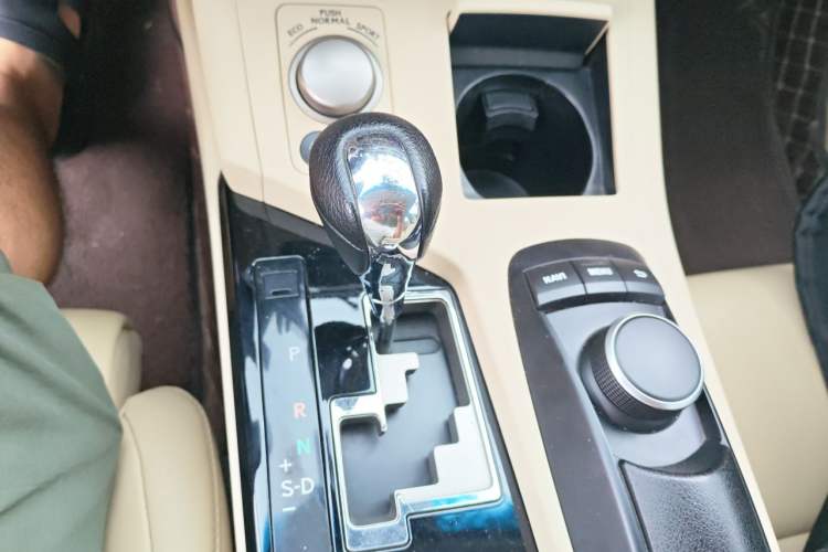 Used Lexus ES 2013 300h Elite Edition Gear Lever