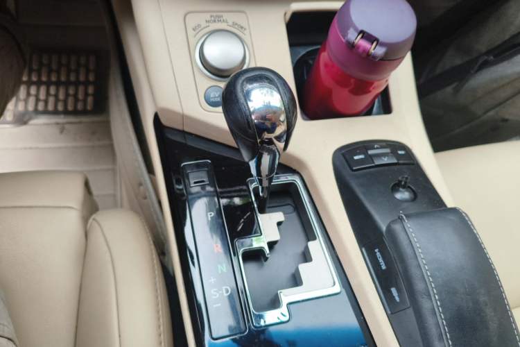 Used Lexus ES 2013 300h Elite Edition Gear Lever