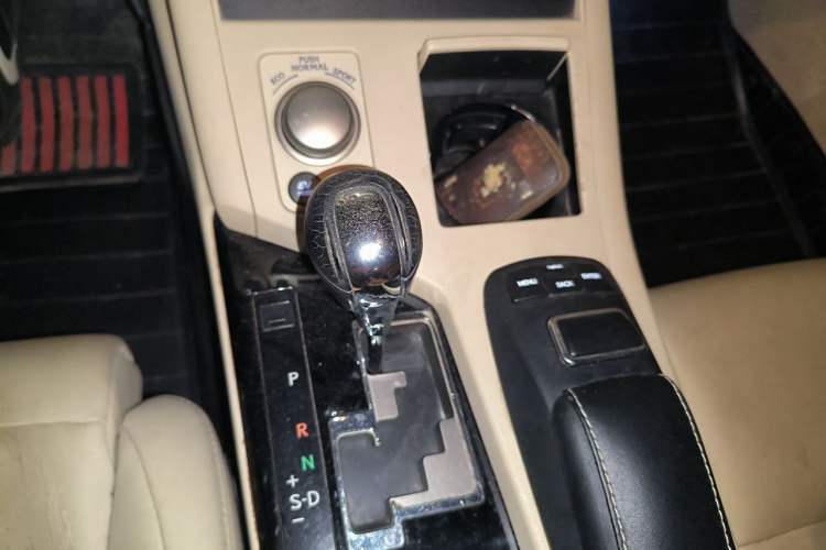 Used Lexus ES 2013 300h Elite Edition Gear Lever