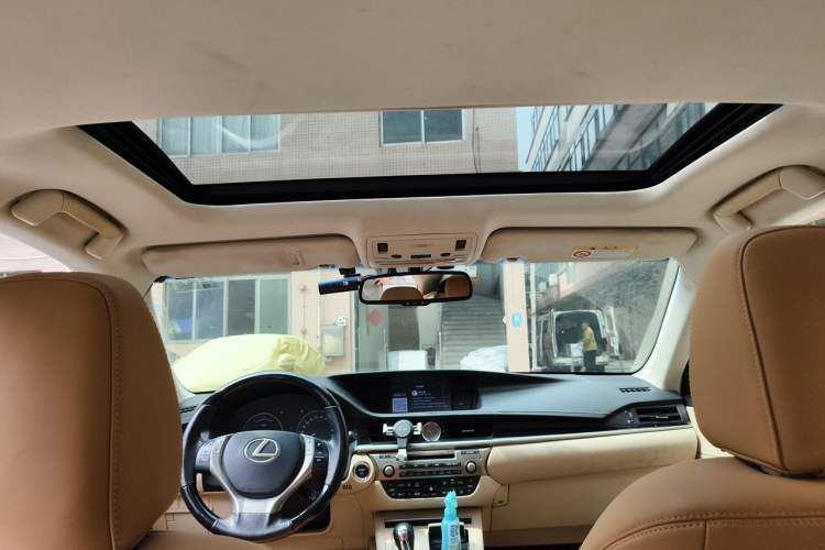 Used Lexus ES 2013 300h Elite Edition Headliner