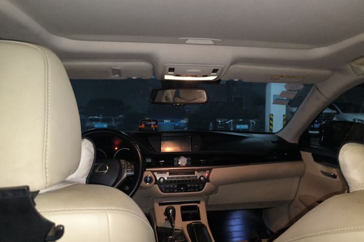 Used Lexus ES 2013 300h Elite Edition Headliner