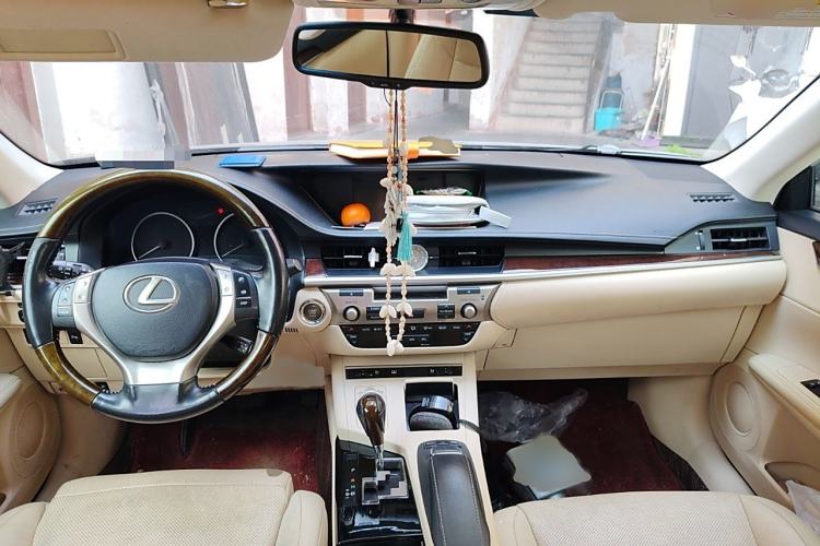 Used Lexus ES 2013 350 Elegant Edition Interior 2