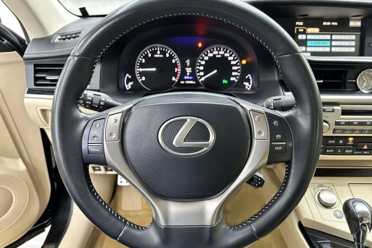 Used Lexus ES 2013 250 Elite Edition Interior 2