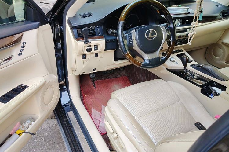 Used Lexus ES 2013 350 Elegant Edition Interior 3