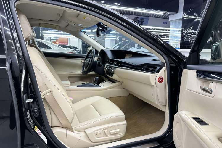 Used Lexus ES 2013 250 Elite Edition Interior 6