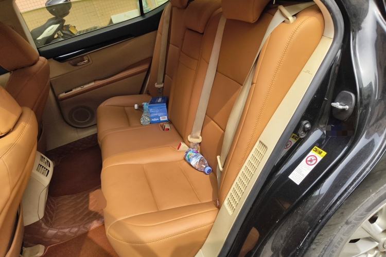 Used Lexus ES 2013 300h Elite Edition Left Rear Seat
