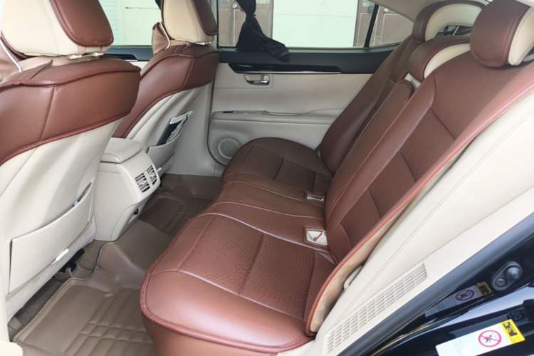 Used Lexus ES 2013 300h Elite Edition Left Rear Seat