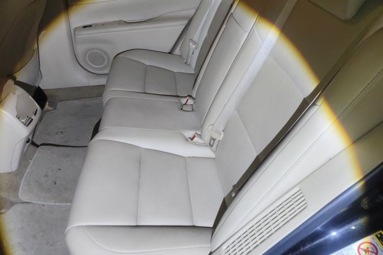 Used Lexus ES 2013 300h Elite Edition Left Rear Seat