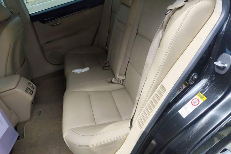 Used Lexus ES 2013 300h Elite Edition Left Rear Seat