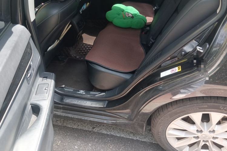 Used Lexus ES 2013 300h Elite Edition Left Rear Seat