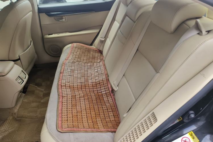 Used Lexus ES 2013 300h Elite Edition Left Rear Seat