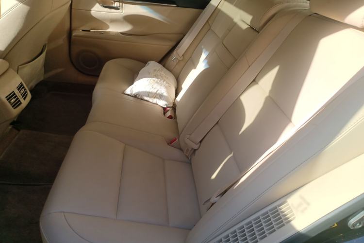 Used Lexus ES 2013 300h Elite Edition Left Rear Seat