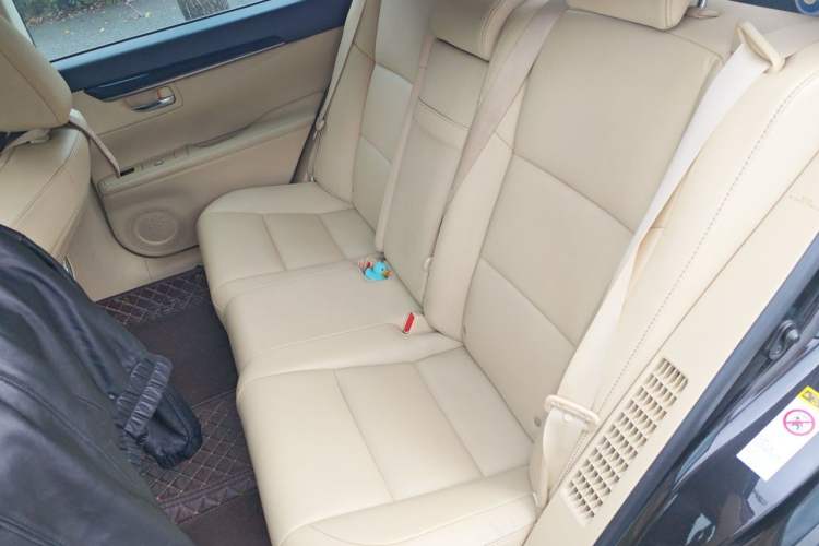 Used Lexus ES 2013 300h Elite Edition Left Rear Seat