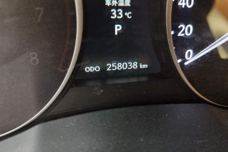 Used Lexus ES 2013 300h Elite Edition Odometer Close Up