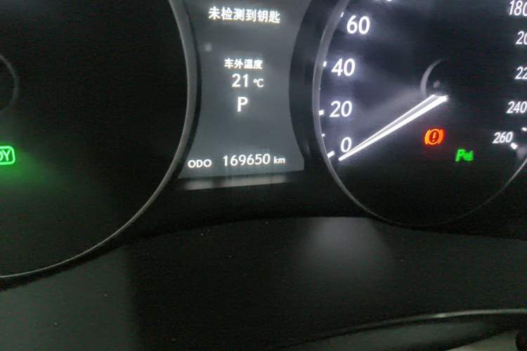 Used Lexus ES 2013 300h Elite Edition Odometer Close Up
