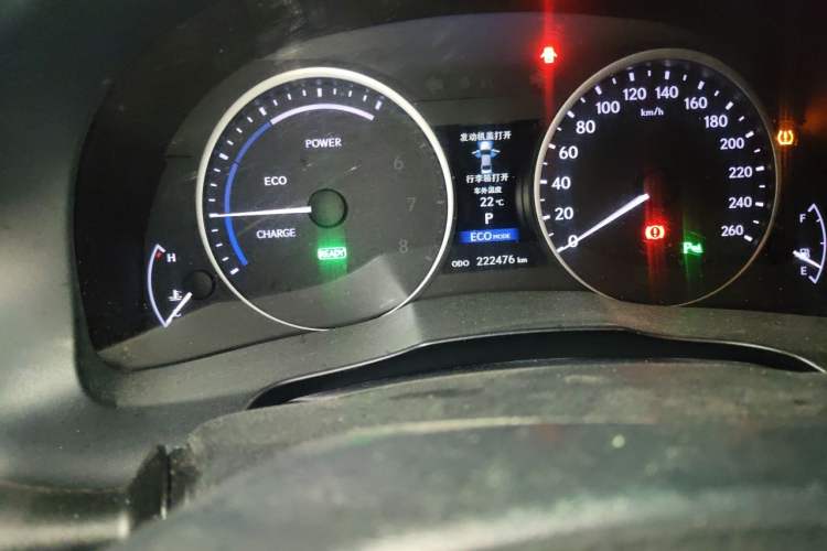 Used Lexus ES 2013 300h Elite Edition Odometer Close Up