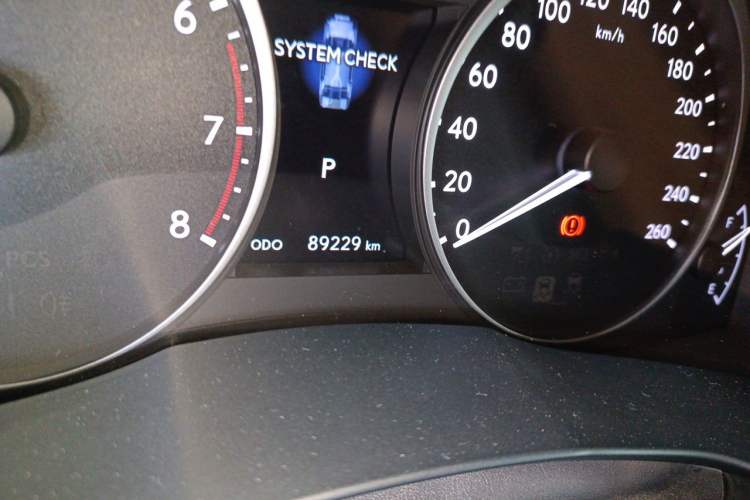 Used Lexus ES 2013 250 Elegant Edition Odometer Close Up