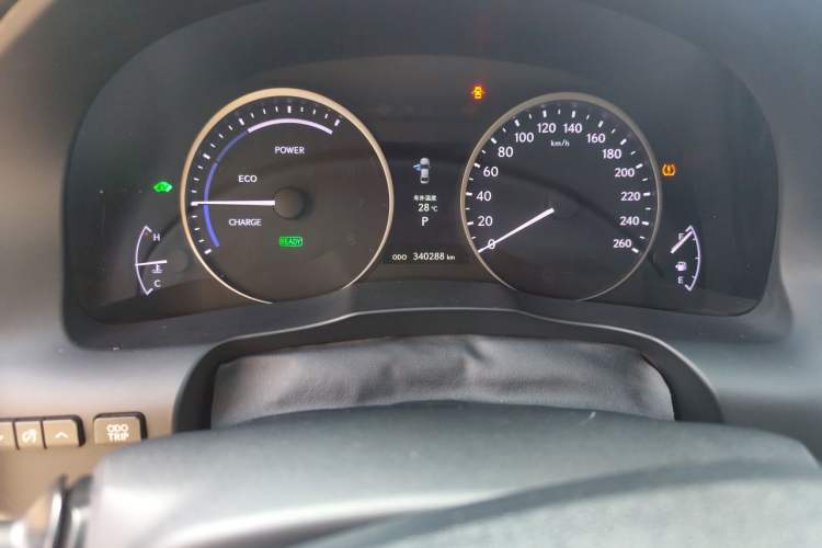 Used Lexus ES 2013 300h Elite Edition Odometer Close Up
