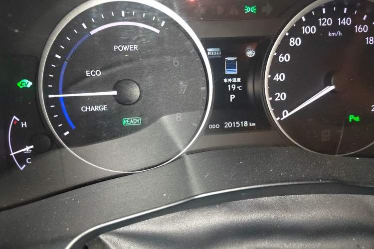 Used Lexus ES 2013 300h Elite Edition Odometer Close Up