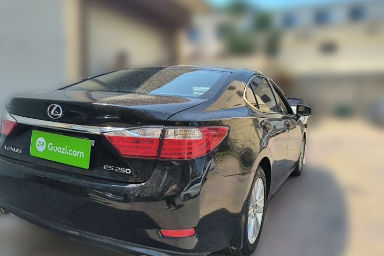Used Lexus ES 2013 250 Elegant Edition Rear Right 45 Deg