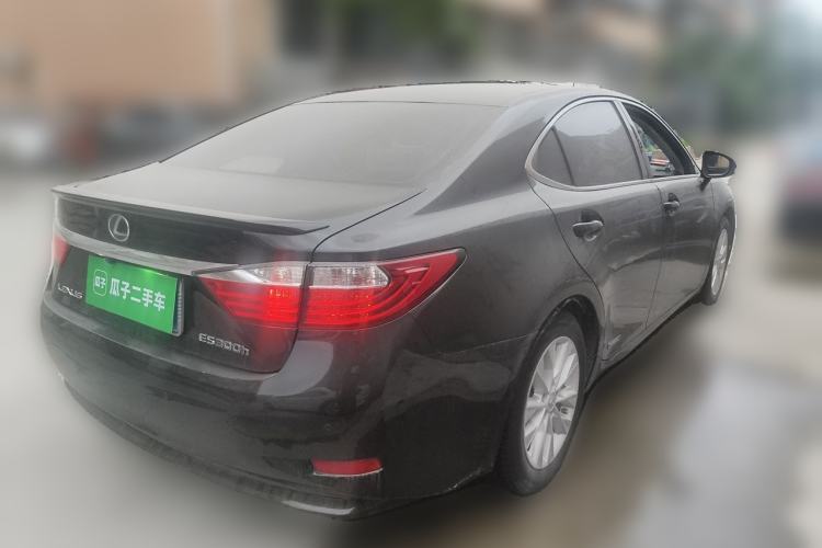 Used Lexus ES 2013 300h Elite Edition Rear Right 45 Deg