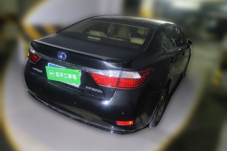 Used Lexus ES 2013 300h Elite Edition Rear Right 45 Deg