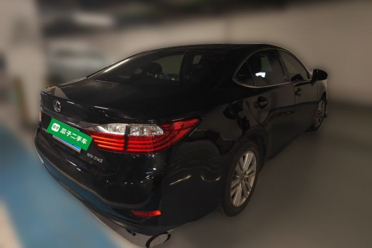 Used Lexus ES 2013 250 Elegant Edition Rear Right 45 Deg
