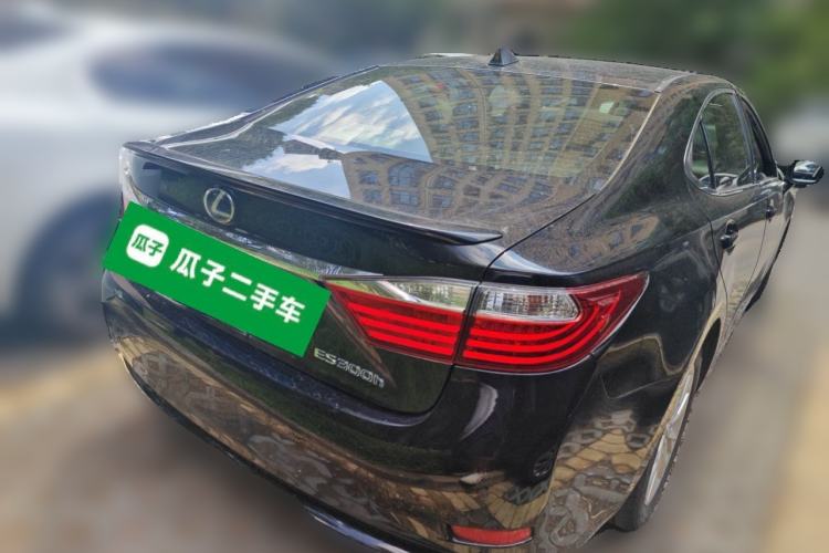 Used Lexus ES 2013 300h Elite Edition Rear Right 45 Deg