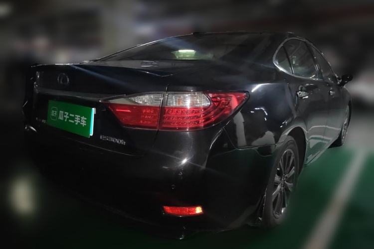 Used Lexus ES 2013 300h Elite Edition Rear Right 45 Deg