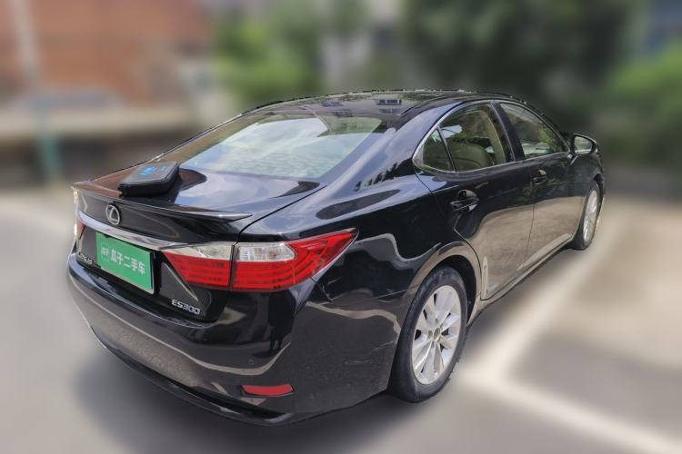 Used Lexus ES 2013 300h Elite Edition Rear Right 45 Deg