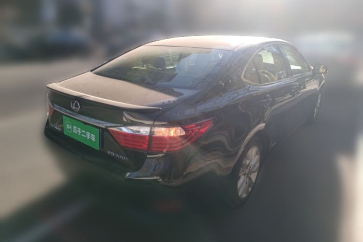 Used Lexus ES 2013 300h Elite Edition Rear Right 45 Deg