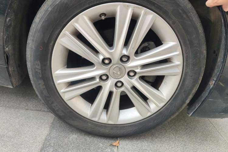 Used Lexus ES 2013 250 Elite Edition Right Front Wheel Hub