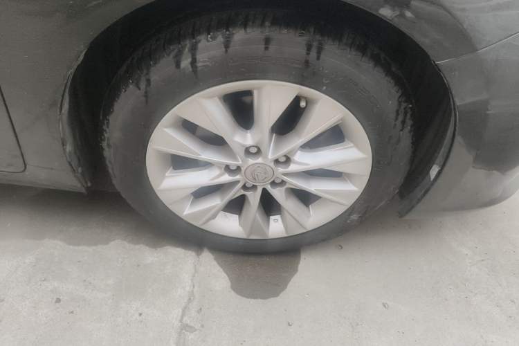 Used Lexus ES 2013 300h Elite Edition Right Front Wheel Hub