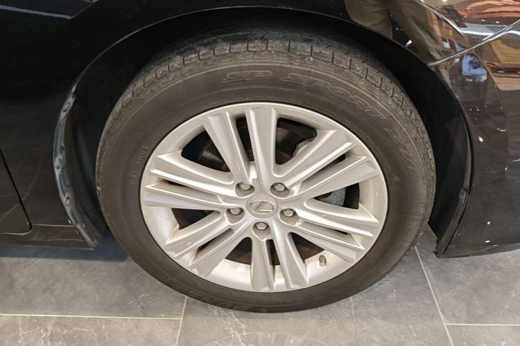 Used Lexus ES 2013 250 Elite Edition Right Front Wheel Hub