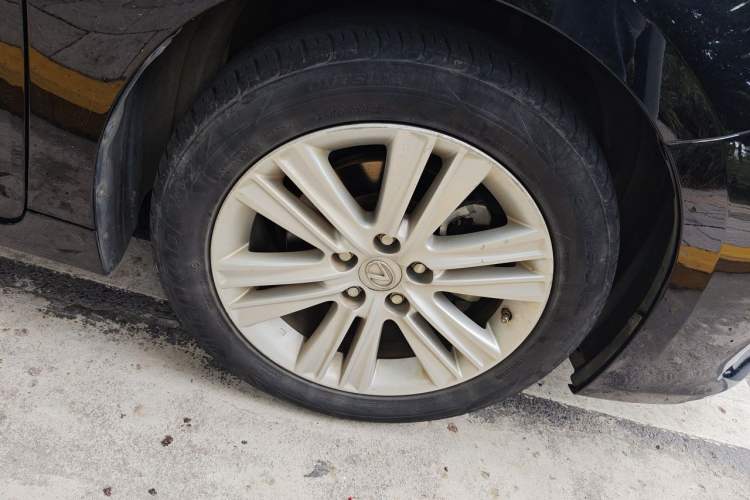 Used Lexus ES 2013 250 Elite Edition Right Front Wheel Hub