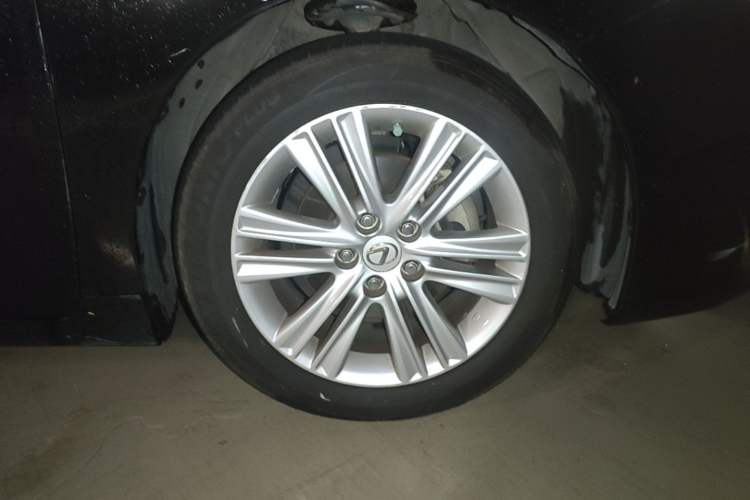 Used Lexus ES 2013 250 Elegant Edition Right Front Wheel Hub