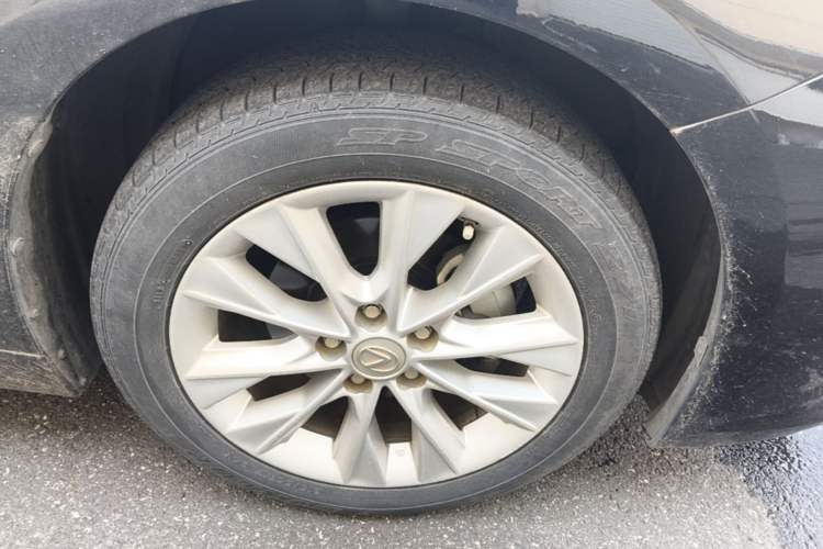 Used Lexus ES 2013 300h Elite Edition Right Front Wheel Hub