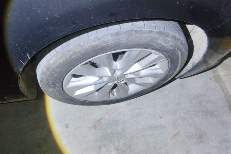 Used Lexus ES 2013 300h Elite Edition Right Front Wheel Hub