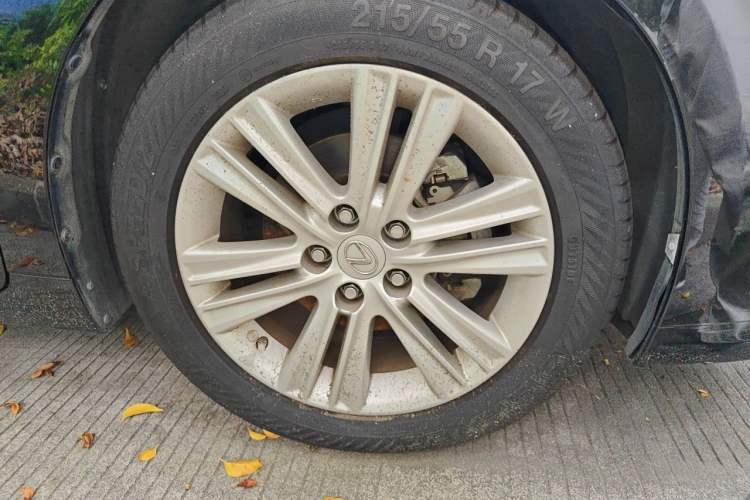 Used Lexus ES 2013 250 Elite Edition Right Front Wheel Hub