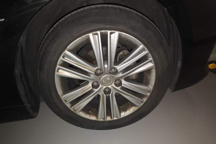 Used Lexus ES 2013 250 Elegant Edition Right Front Wheel Hub