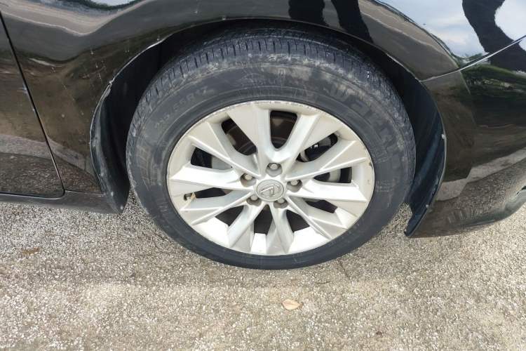 Used Lexus ES 2013 300h Elite Edition Right Front Wheel Hub